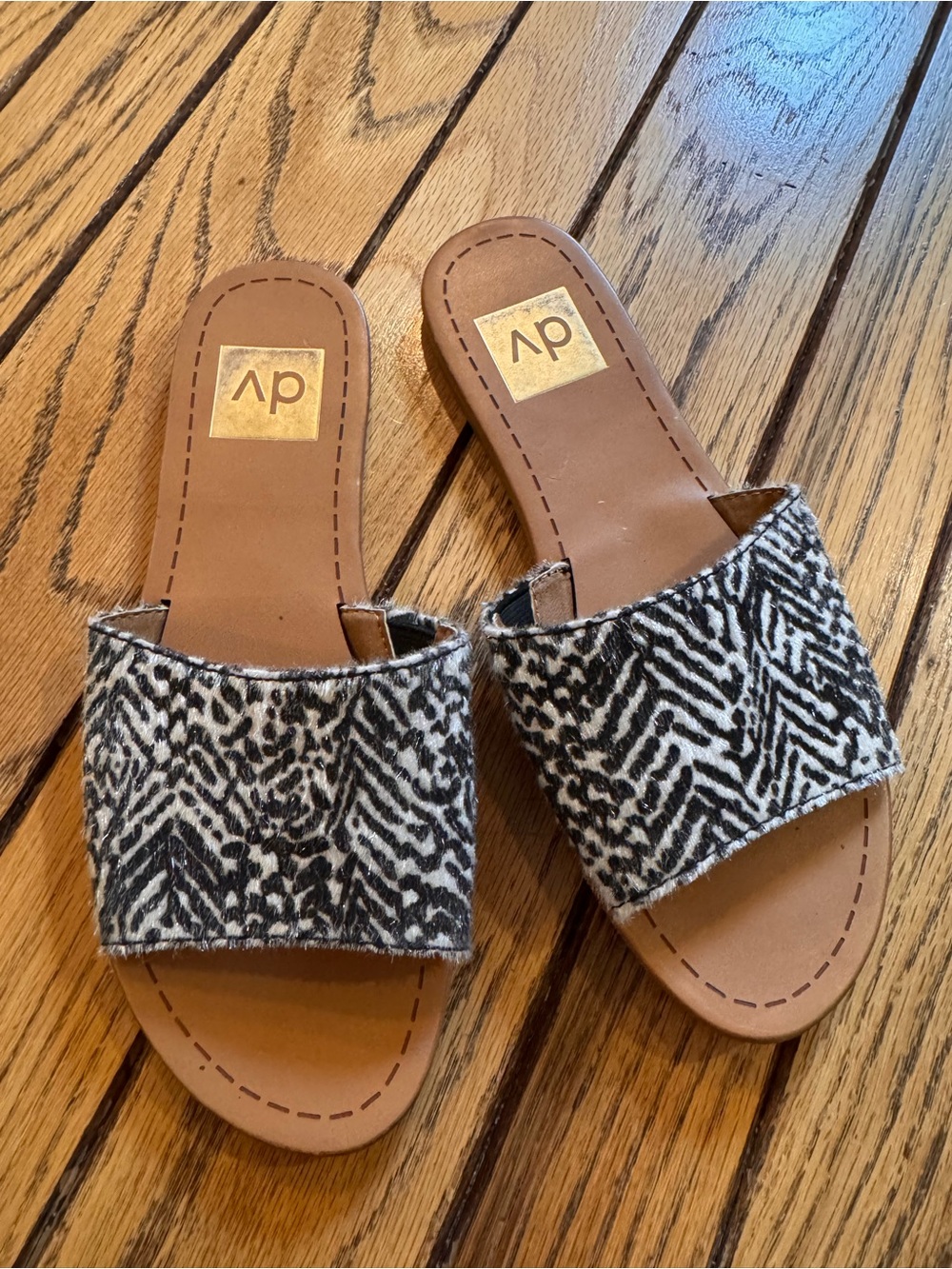 DV by Dolce Vita Black and White Patterned Sandals - Picture 2 of 3